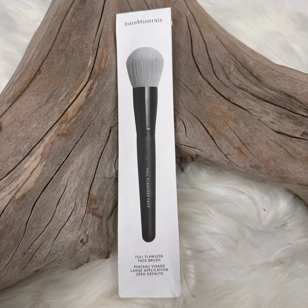 bareMinerals Full Flawless Face Brush